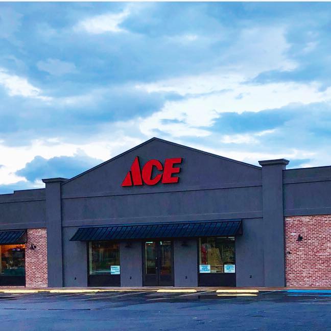 Mitch and Leslie Bradshaw have opened Ace Hardware of Mineral Wells in Texas.